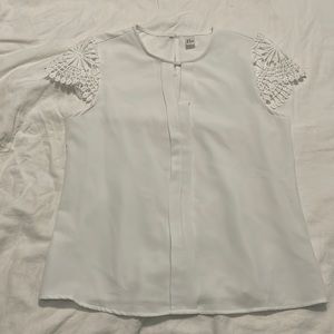 Lace shoulder cap blouse in size small color white